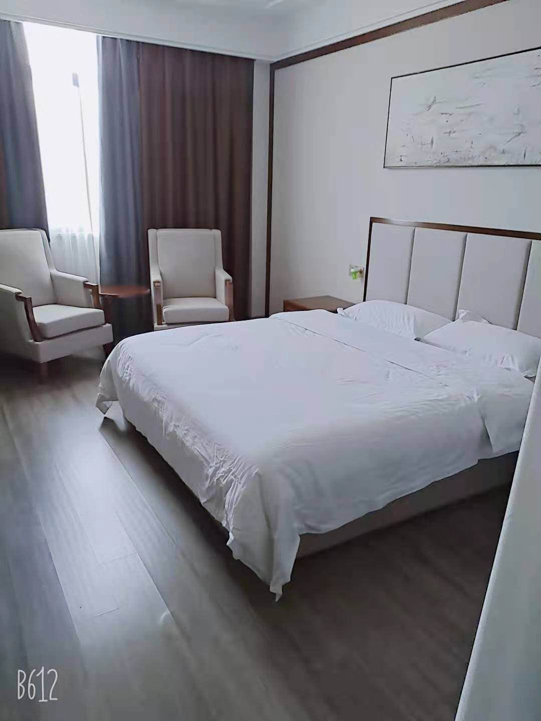 合肥到金寨温泉旅游旭悦大酒店普通大床房